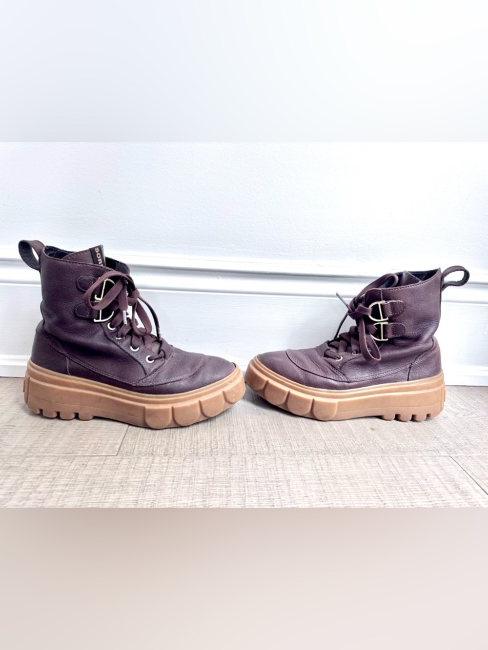 Sorel Caribou Leather Lace-Up Platform Boots with Chunky Tan Soles